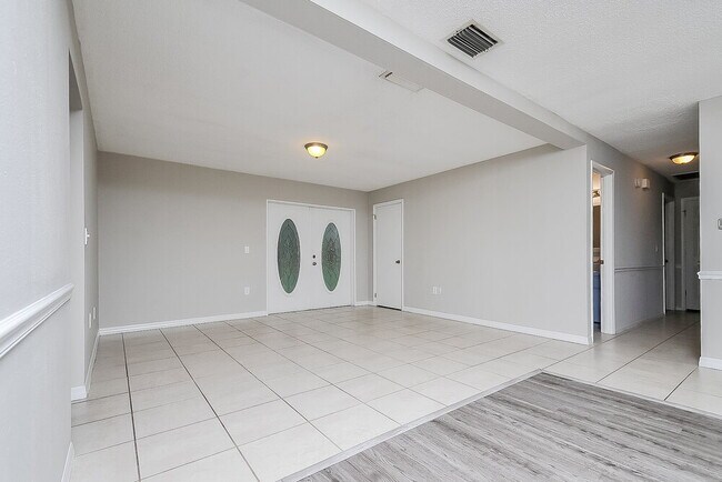 Foto del edificio - 3412 Groveview Dr