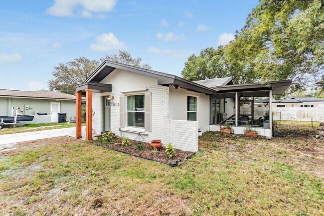 Photo - 1813 Chinaberry Dr House