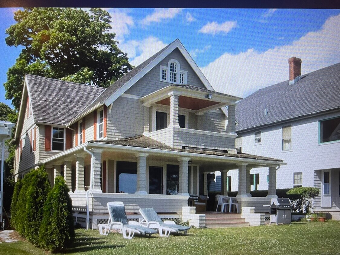 Primary Photo - 3 Crescent Bluff Ave