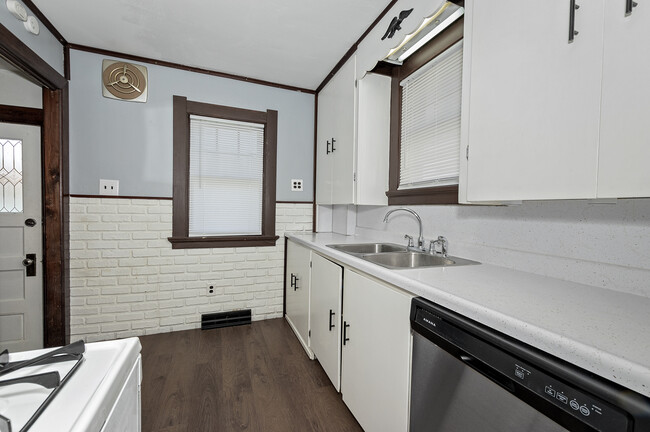 Building Photo - 318 W Crawford Ave