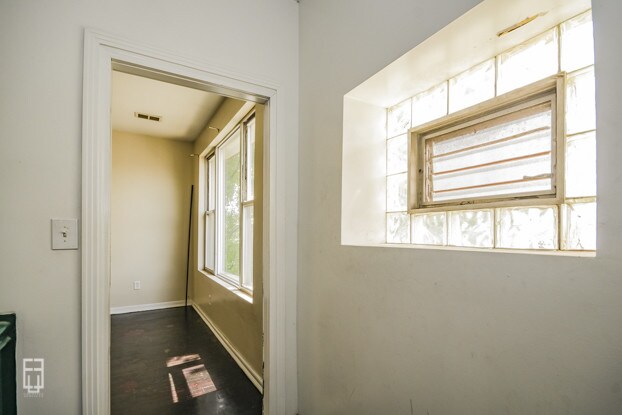 Building Photo - 3508 W Pershing Rd