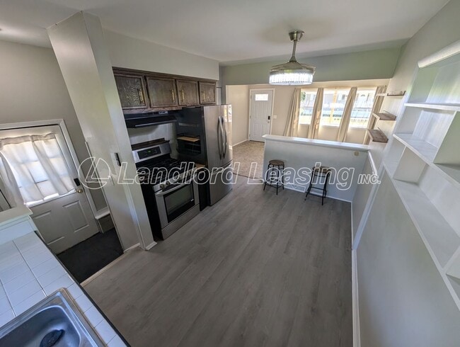 Building Photo - Updated Vermilion Ranch with Full Basement