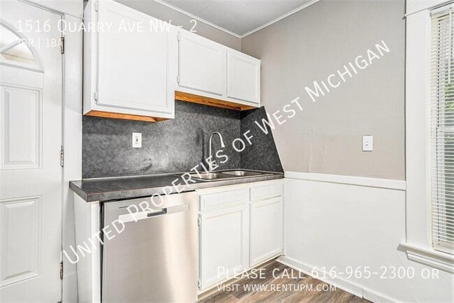 Building Photo - 1516 Quarry Ave NW
