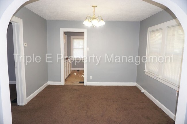 Building Photo - 1407 Albany St
