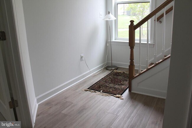 Building Photo - 4975 Longmire Wy