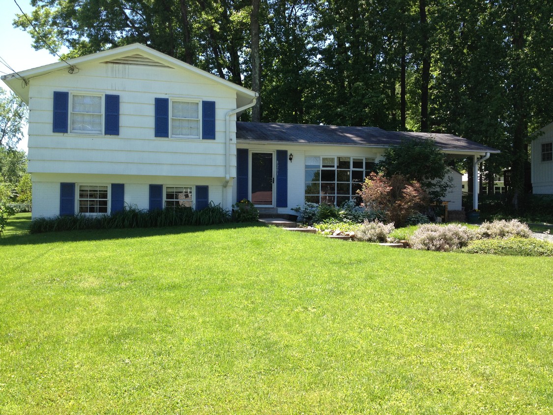 8201 Blairton Rd, West Springfield, VA 22152 House Rental in West