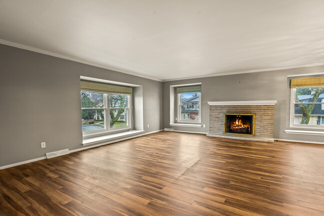 Living Room w/ GFP - 3042 E Newport Ct