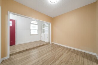 Building Photo - 10732 Briar Forest Dr