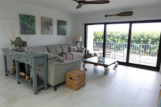 Foto del edificio - 11000 S Ocean Dr