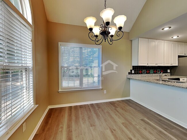 Foto del edificio - 1604 Middle Ridge Dr