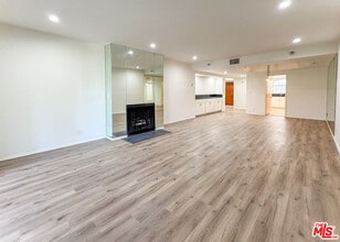 Building Photo - 410 S Barrington Ave