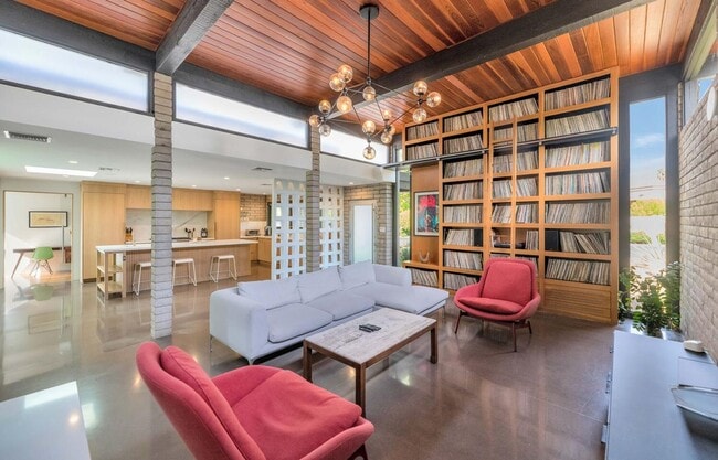 Building Photo - 3335 N Rose Cir Dr