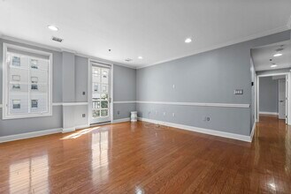 Building Photo - 727 Monroe St