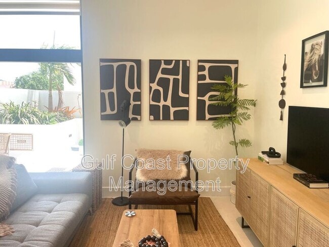 Building Photo - Zahrada 2- An enclave in Downtown Sarasota