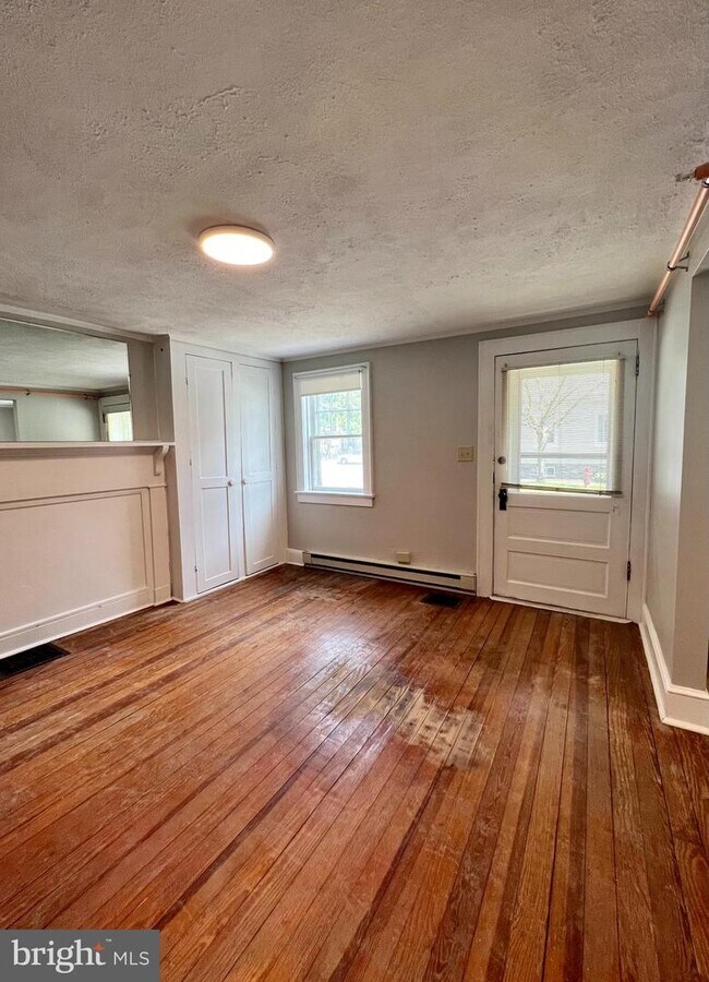 326 E Liberty St Unit 1, Charles Town, WV 25414 Room for Rent in