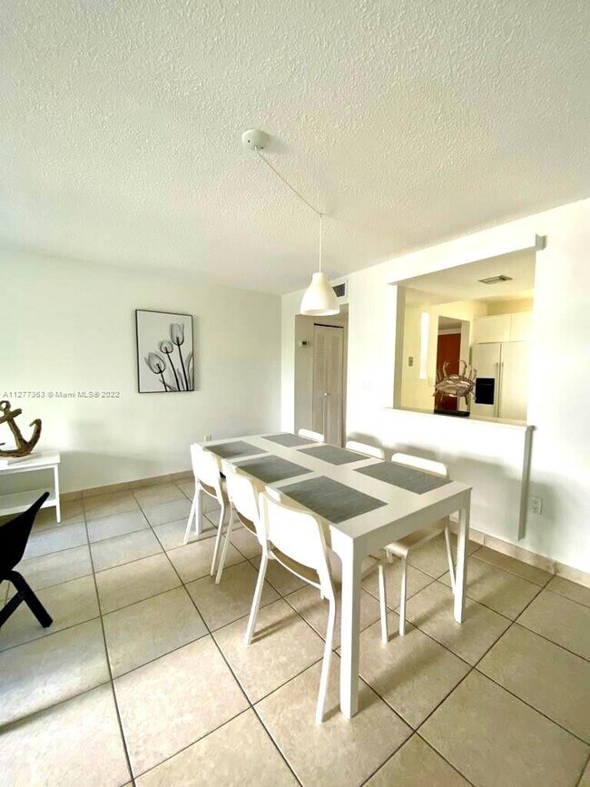 Building Photo - 1250 Lincoln Rd