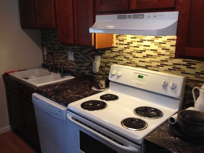 Building Photo - Charming 1bd/1ba Condo in the Heart of Niw...
