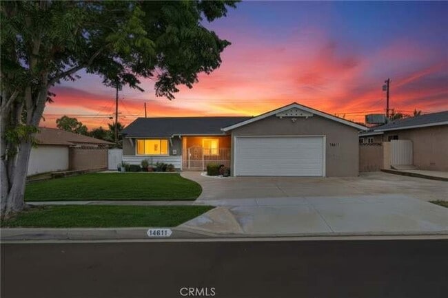 Building Photo - 14611 Ermita Ave