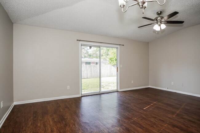 Building Photo - 3320 International Village Ct