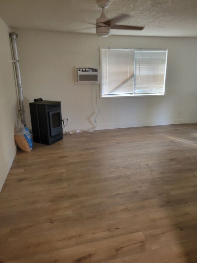 Foto del edificio - 3 bed/2 bath