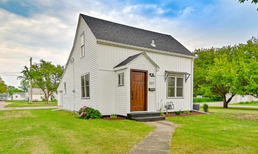 Building Photo - 337 Central Ave N