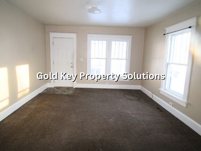 Foto del edificio - 2 BR 1 BA House with Dining Room and Basement SECTION 8 APPROVED