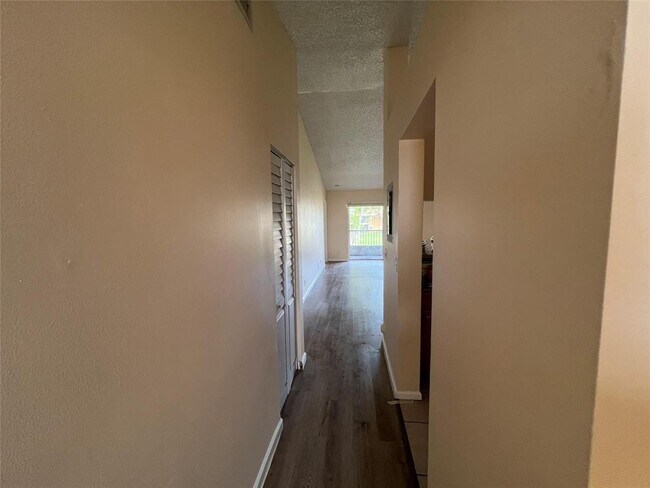 Foto del edificio - 2431 NW 56th Ave