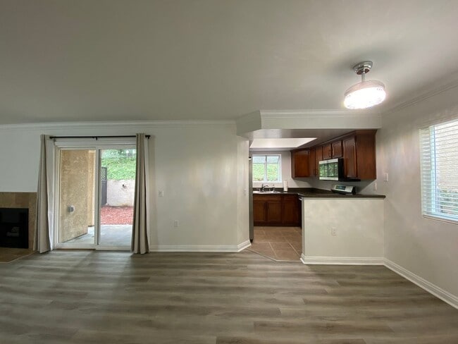 Foto del edificio - Beautifully Renovated 1-Bedroom Condo in R...