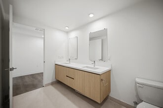 Building Photo - 7050 Hawthorn – Apartments & Co-Living