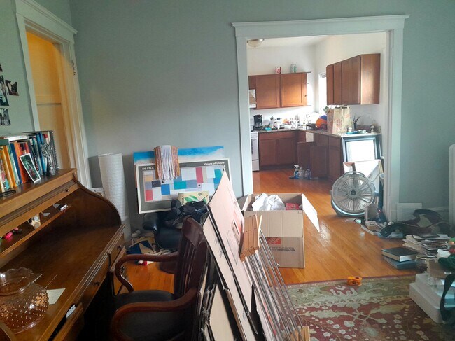 view of main area towards kitchen - 2306 W Wilson Ave