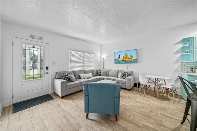 Foto del edificio - Beautiful Fully-Furnished 2BR/2BA Coastal Retreat in Cape Canaveral