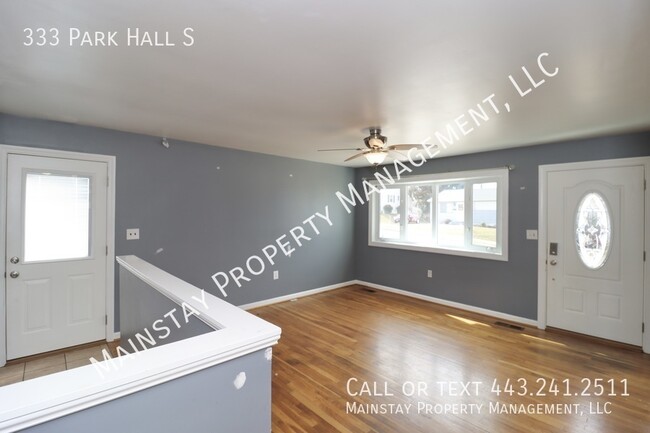 Building Photo - 2 Bedroom Home Plus TWO Bonus Rooms!