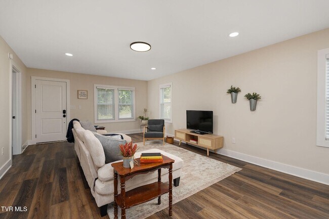 Foto del edificio - 1465 Highpoint Ave