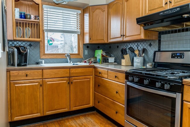 Building Photo - Centrally located bungalow!