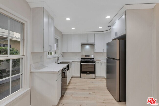 Foto del edificio - 853 S Bedford St