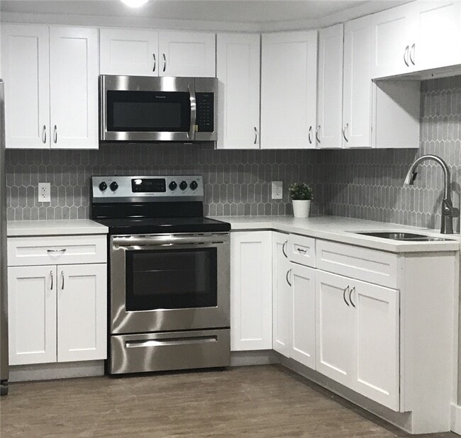 Building Photo - 2 Bd 1 Ba Basement Apt
