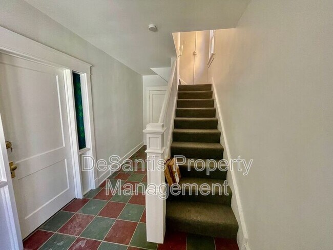 Foto del edificio - 527 Halsey Ave