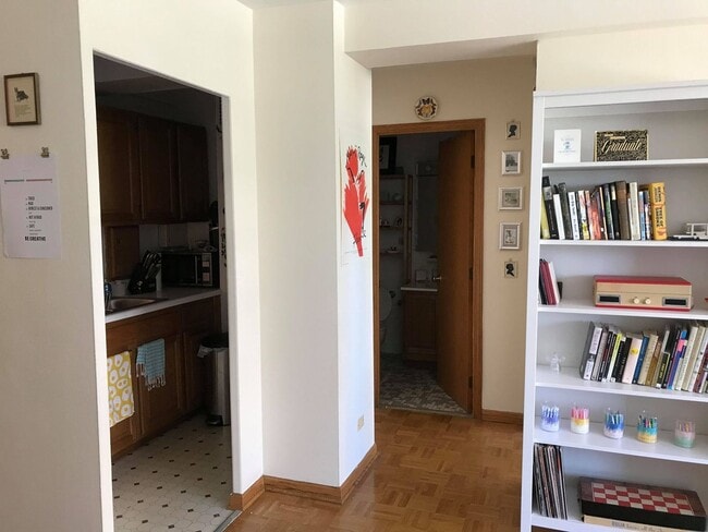 Foto del edificio - 4180 N Marine Dr