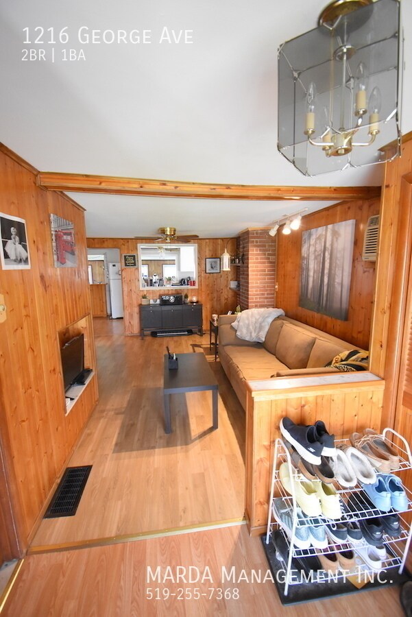 Photo du bâtiment - COZY 2 BED/1 BATH HOUSE IN EAST WINDSOR + UTILITIES
