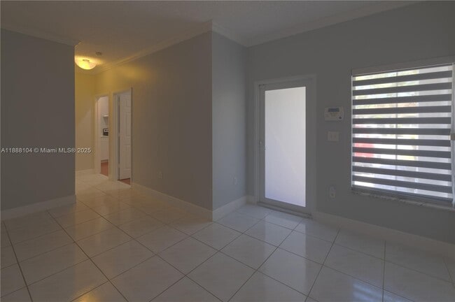 Foto del edificio - 8078 NW 200th St