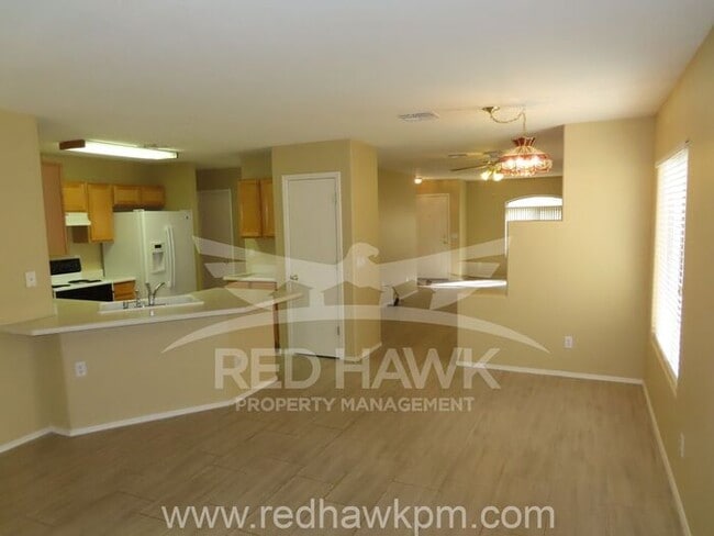 Building Photo - Charming Three Bedroom, Two Bathroom Deer ...