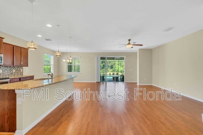 Foto del edificio - 2844 Esmeralda Dr