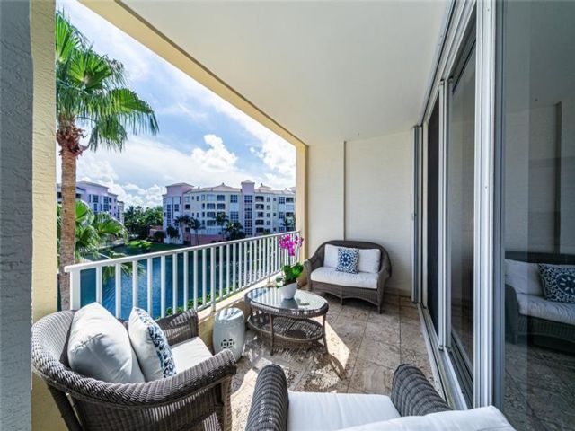 Foto del edificio - 707 Crandon Blvd