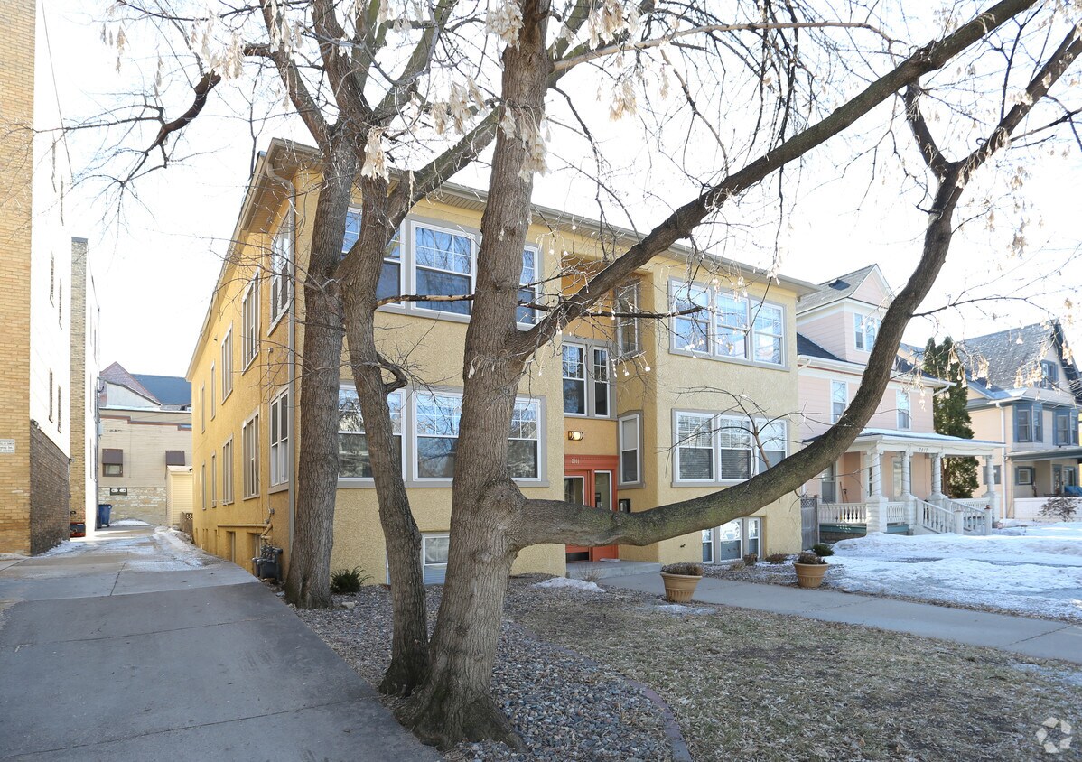 Foto del edificio - 2011 Emerson Ave S