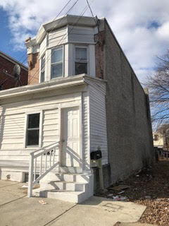 Building Photo - 2827 Hayes Ave