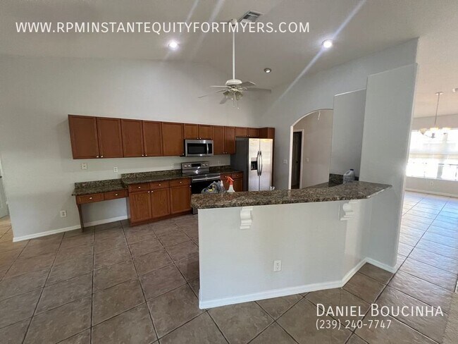 Foto del edificio - Spacious 4BR/3BA Home with Open Floor Plan
