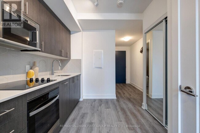 Photo du bâtiment - 2545 Simcoe St N