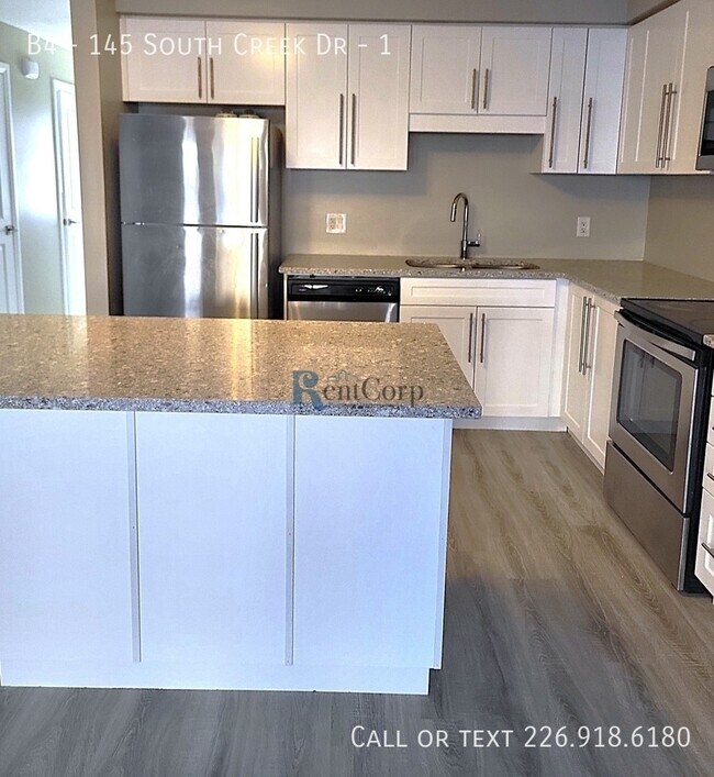 Photo du bâtiment - 145-145 S Creek Dr