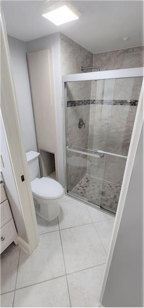 Foto del edificio - 8108 Oakton Ct