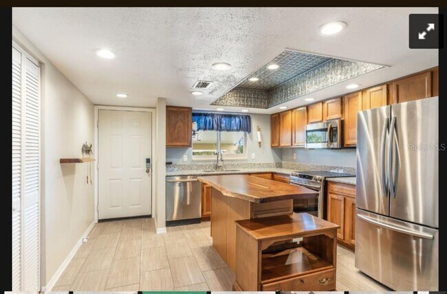 Building Photo - 6699 San Casa Dr